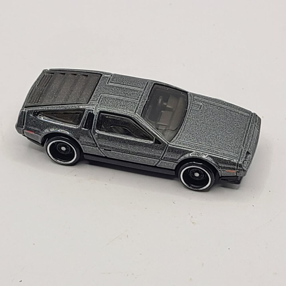2009 Hot Wheels DMC DeLorean, Silver/Gray Made in Malaysia R0931